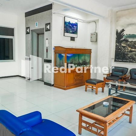 Grand Kembar Hotel Mitra Reddoorz 万隆 外观 照片
