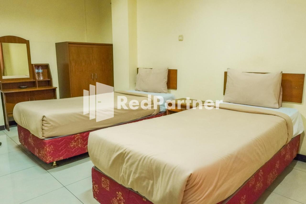 Grand Kembar Hotel Mitra Reddoorz 万隆 外观 照片