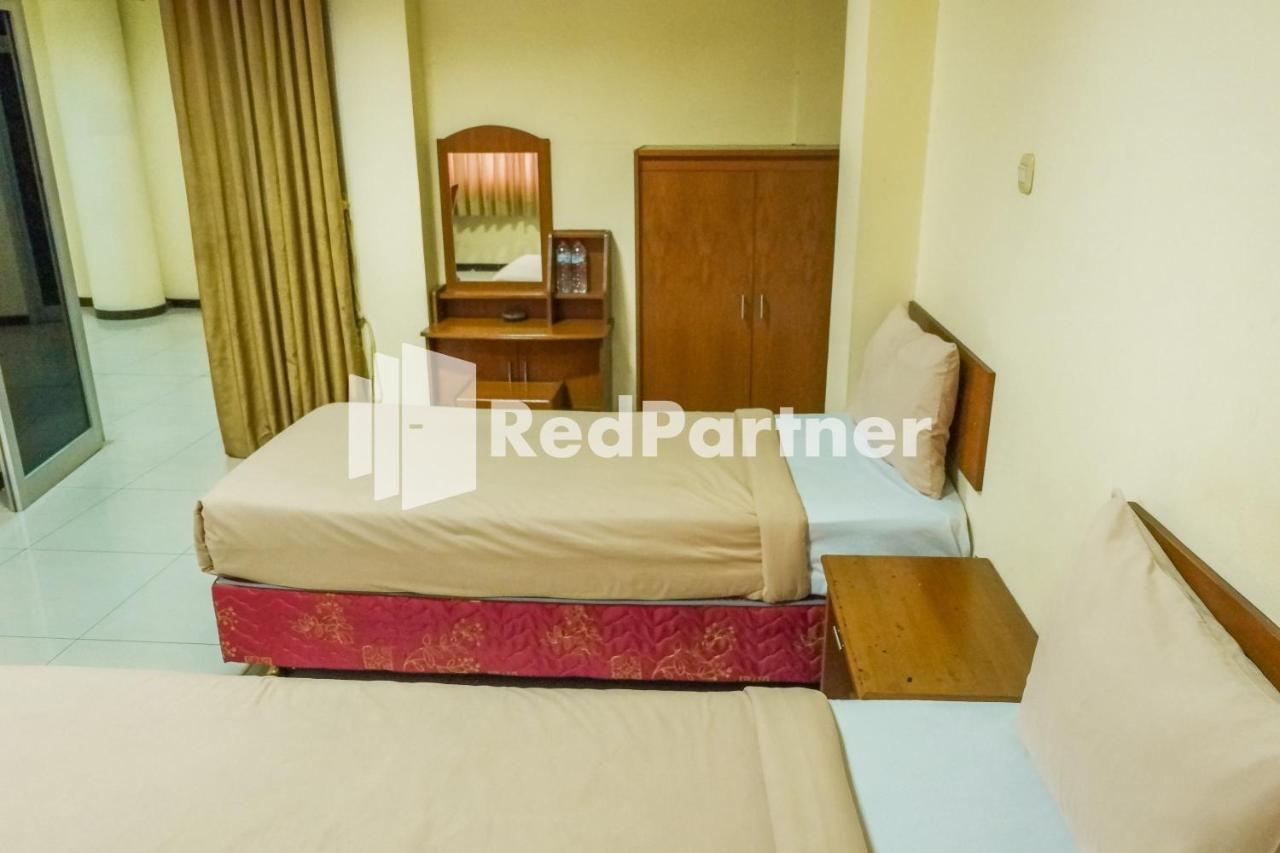 Grand Kembar Hotel Mitra Reddoorz 万隆 外观 照片