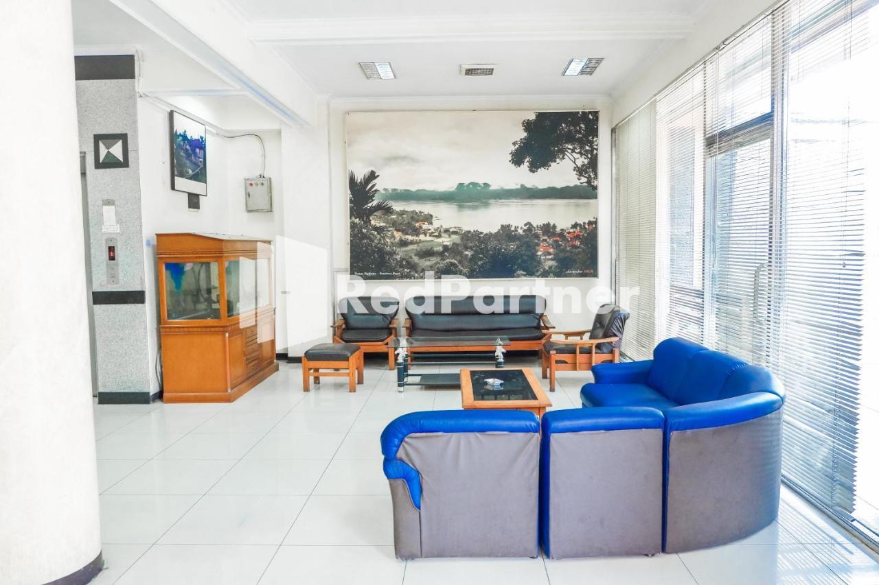 Grand Kembar Hotel Mitra Reddoorz 万隆 外观 照片