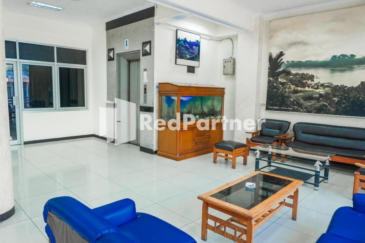 Grand Kembar Hotel Mitra Reddoorz 万隆 外观 照片