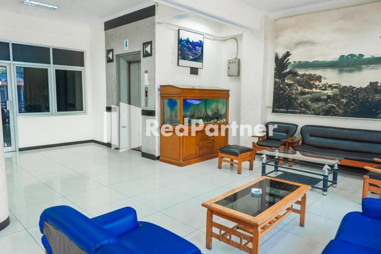 Grand Kembar Hotel Mitra Reddoorz 万隆 外观 照片