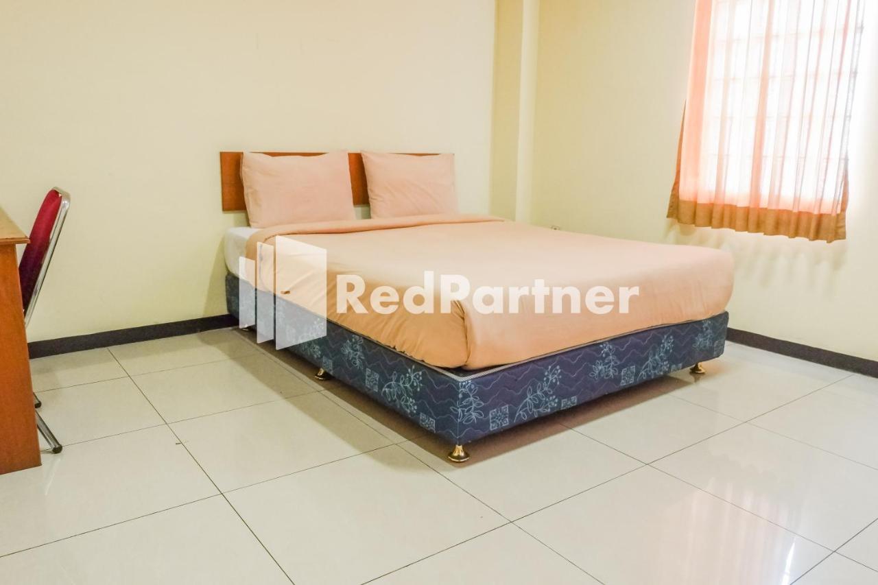 Grand Kembar Hotel Mitra Reddoorz 万隆 外观 照片